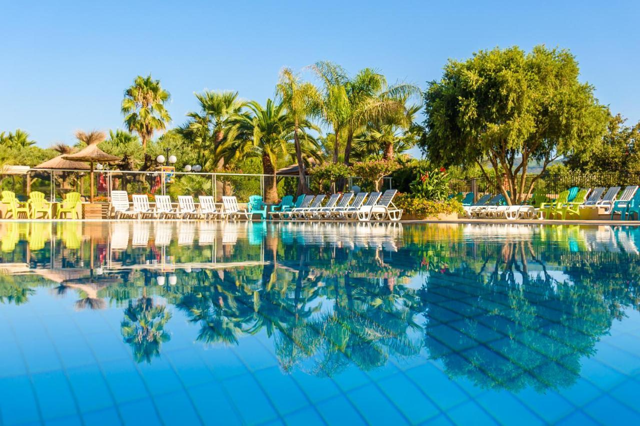 3 Bedroom Chalets Camping Lei Suves - Joycasa Roquebrune-sur-Argens Buitenkant foto