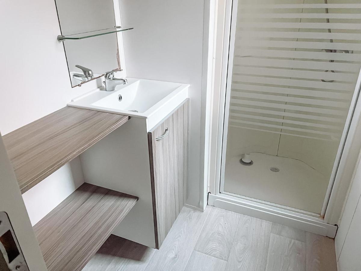 3 Bedroom Chalets Camping Lei Suves - Joycasa Roquebrune-sur-Argens Buitenkant foto