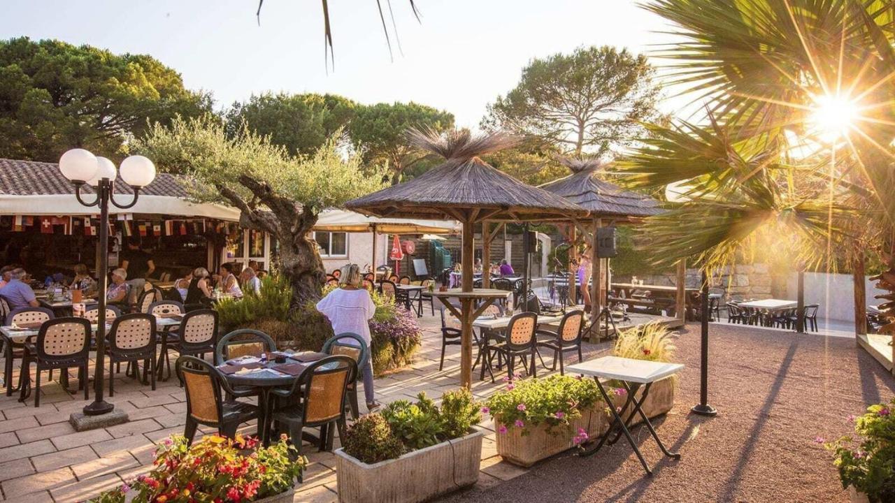 3 Bedroom Chalets Camping Lei Suves - Joycasa Roquebrune-sur-Argens Buitenkant foto